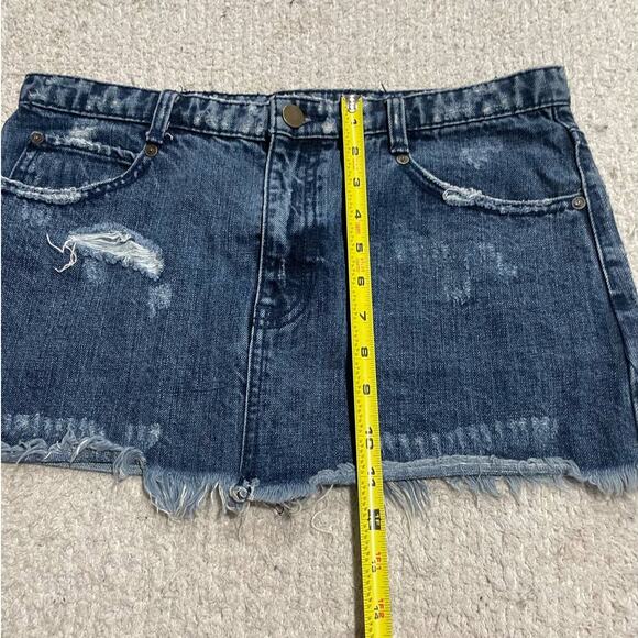 Free People Denim Mini Skirt Womens Sz 6 Distressed Cute To Boot Blue Raw Hem - Picture 5 of 10